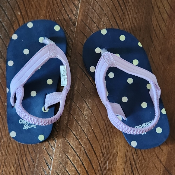 🎉5/$10 Osh Kosh flip flop sandals 5/6 - Picture 5 of 5